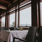West 3* Zenica