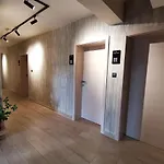 Hotel West