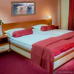 West 3* Zenica