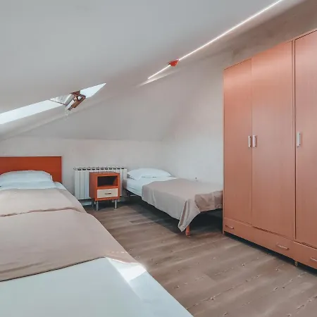 Hotel West 3*