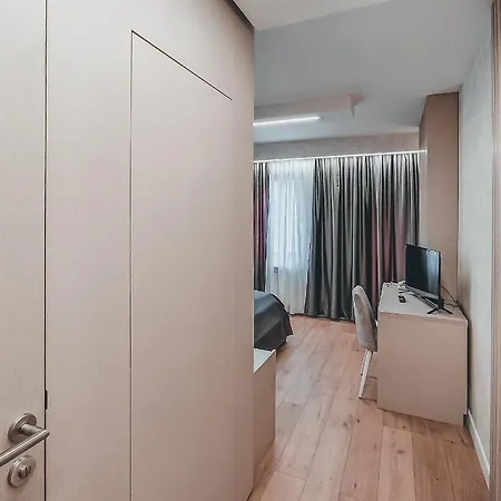 West 3* Zenica