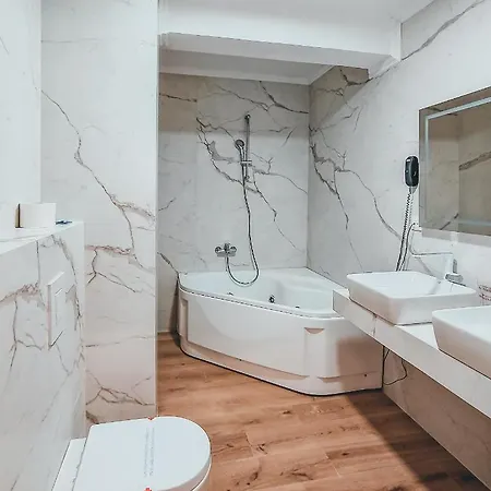 Almy Hotel 3*
