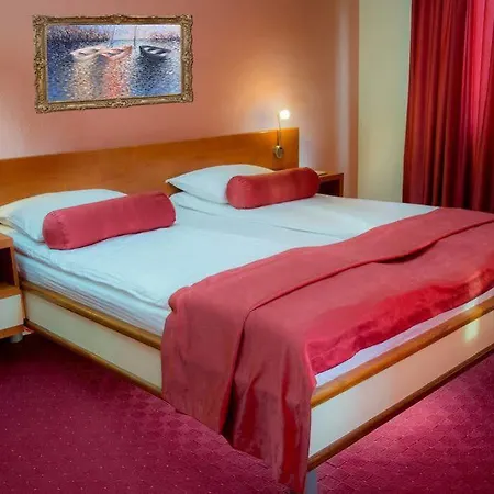 West 3* Zenica